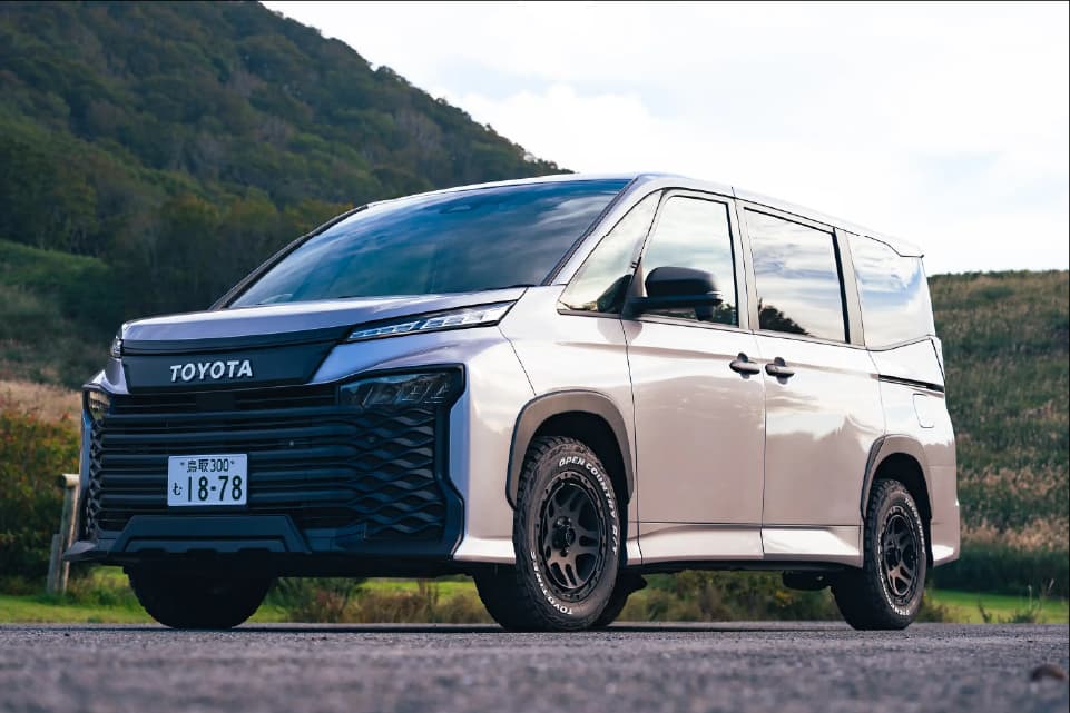 ARK VAN VOXY - すべての角度で、威圧する。